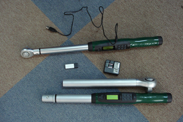 ���@Ť������