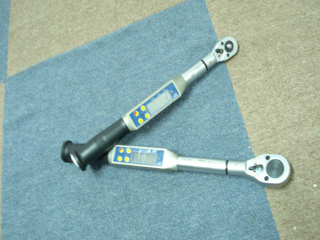 �߾���Ť������