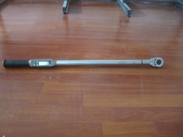 �߾���Ť������