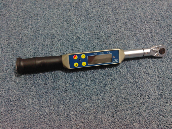 �߾���Ť������